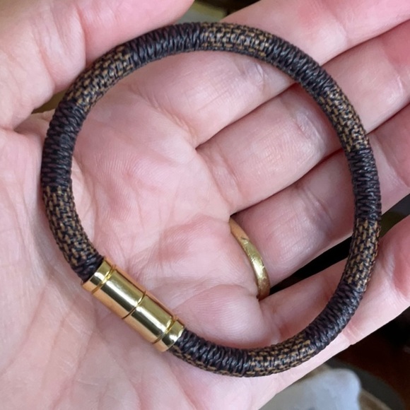 Mens Faux Leather Round Magnetic Closure Bracelet - Picture 5 of 7